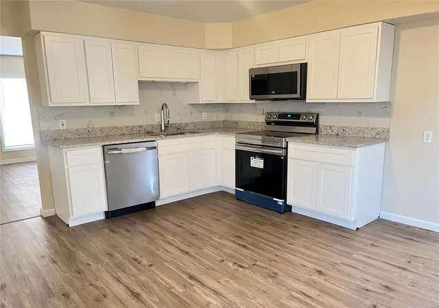 Photo 4 of Single family home for sale at 710 Village Sq Dr, Hazelwood, MO 63042 | MLS# 25013953 | Listing updated on 2025-03-17