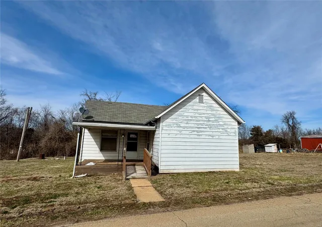 Photo 2 of Single family home for sale at 3661 College St, Farmington, MO 63640 | MLS# 25013961 | Listing updated on 2025-03-10