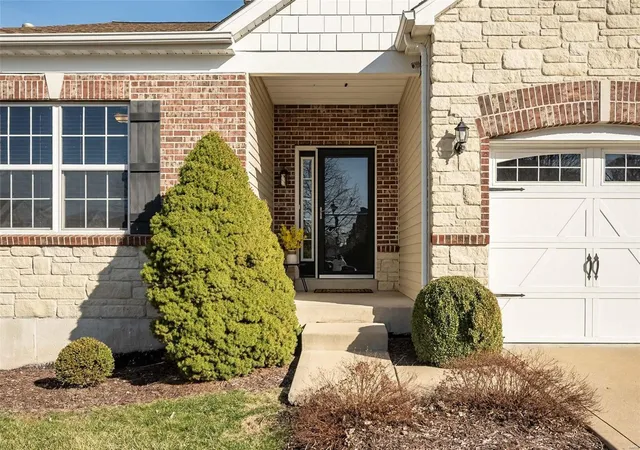 Photo 2 of Condo for sale at 104 Amiot Ct, Saint Louis, MO 63146 | MLS# 25013966 | Listing updated on 2025-03-17