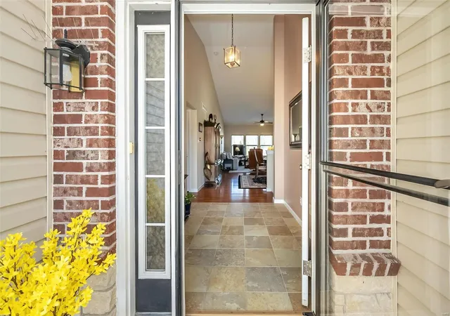 Photo 3 of Condo for sale at 104 Amiot Ct, Saint Louis, MO 63146 | MLS# 25013966 | Listing updated on 2025-03-17
