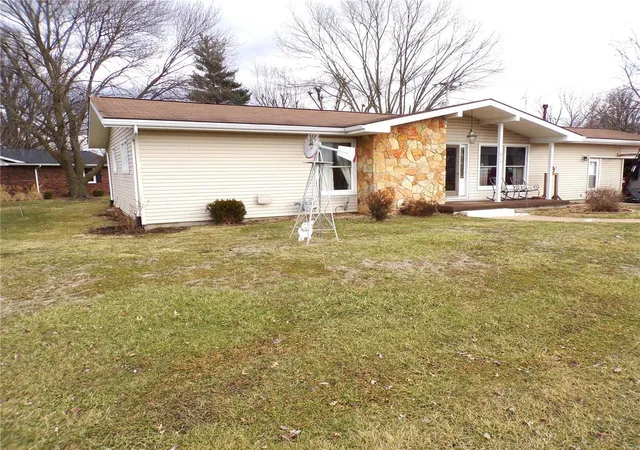 Photo 2 of Sale Pending at 508 N Galloway Rd, Vandalia, MO 63382 | MLS# 25013967 | Listing updated on 2025-03-12