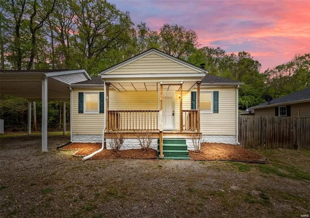 Photo 1 of Single family home for sale at 612 Dutch Hollow Rd, Belleville, IL 62223 | MLS# 25013979 | Listing updated on 2025-03-11