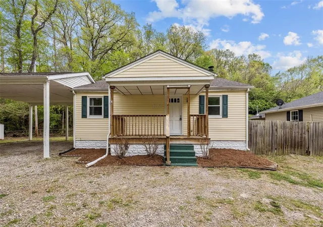 Photo 3 of Single family home for sale at 612 Dutch Hollow Rd, Belleville, IL 62223 | MLS# 25013979 | Listing updated on 2025-03-11