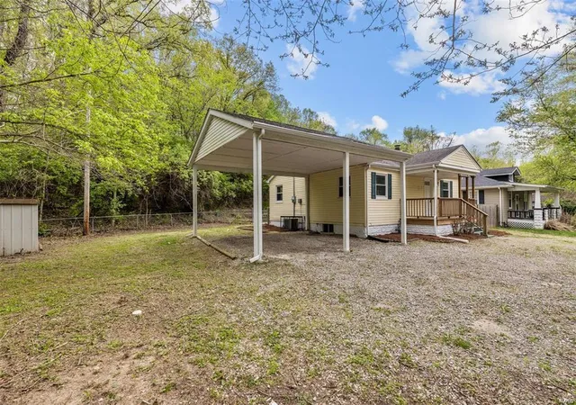 Photo 3 of Single family home for sale at 612 Dutch Hollow Rd, Belleville, IL 62223 | MLS# 25013979 | Listing updated on 2025-03-11