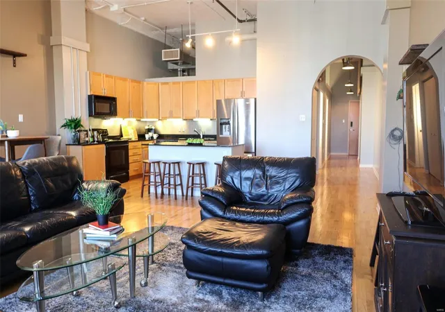 Photo 3 of Condo for sale at 1501 Locust St #1103, Saint Louis, MO 63103 | MLS# 25013999 | Listing updated on 2025-03-09