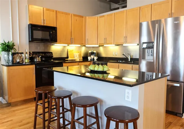 Photo 3 of Condo for sale at 1501 Locust St #1103, Saint Louis, MO 63103 | MLS# 25013999 | Listing updated on 2025-03-09
