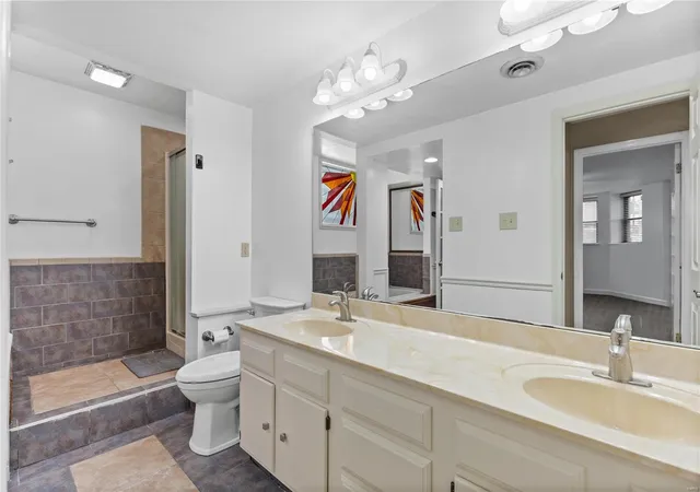 Listing Photo 5 - Condo for sale in building located at 17 N Taylor Ave, St. Louis, MO 63108 - Unit #5