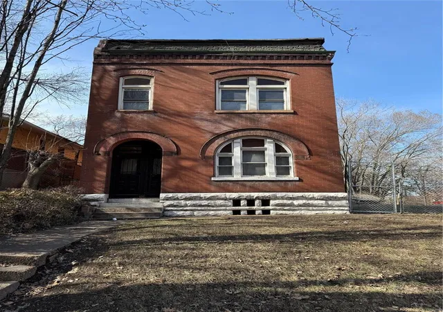 Photo 2 of Single family home for sale at 1409 East Grand Blvd, Saint Louis, MO 63107 | MLS# 25014017 | Listing updated on 2025-03-10