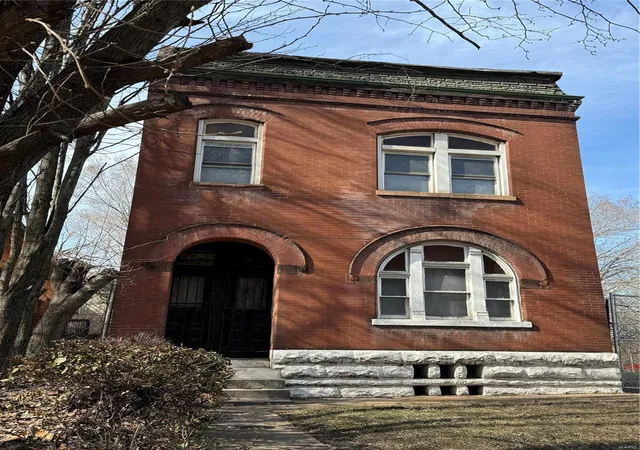 Photo 3 of Single family home for sale at 1409 East Grand Blvd, Saint Louis, MO 63107 | MLS# 25014017 | Listing updated on 2025-03-10