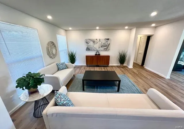 Photo 4 of Single family home for sale at 1969 Burlewood Dr, Saint Louis, MO 63146 | MLS# 25014021 | Listing updated on 2025-03-17