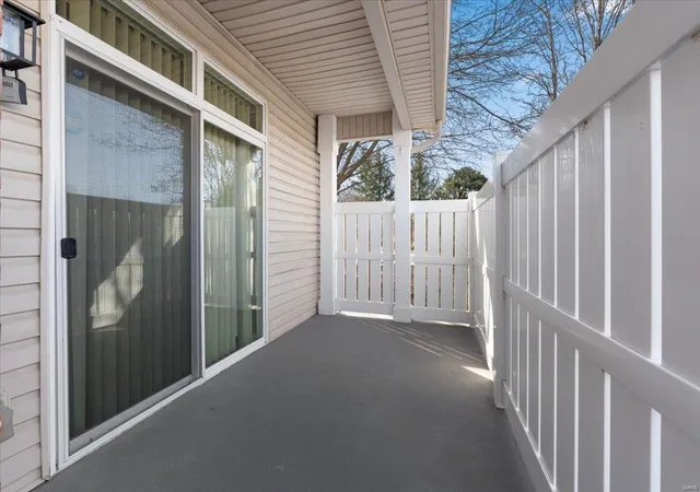 Listing Photo 5 - Condo for sale in building located at 1275 Gdns Cir Dr, St. Louis, MO 63125 - Unit #J