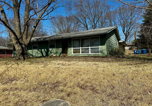 Photo 1 of Single family home for sale at 2478 W Randolph St, Saint Charles, MO 63301 | MLS# 25014067 | Listing updated on 2025-03-16