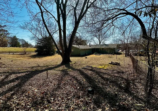 Photo 4 of Single family home for sale at 2478 W Randolph St, Saint Charles, MO 63301 | MLS# 25014067 | Listing updated on 2025-03-16