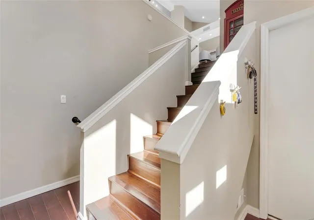 Photo 4 of Condo for sale at 1715 Highview Cir Ct, Ballwin, MO 63021 | MLS# 25014103 | Listing updated on 2025-03-18
