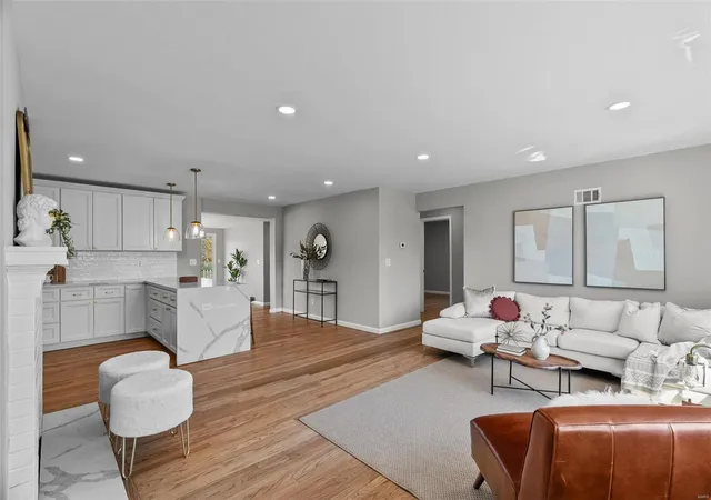 Photo 3 of Single family home for sale at 641 Lewiston Dr, Saint Louis, MO 63122 | MLS# 25014116 | Listing updated on 2025-03-17