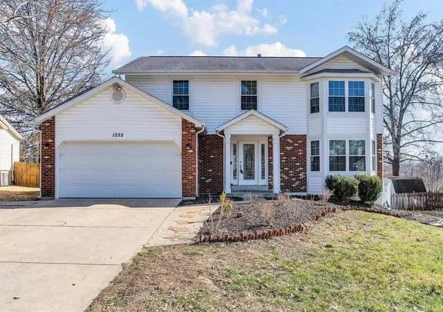 Photo 1 of Sale Pending at 1255 Stephenridge Dr, Saint Charles, MO 63304 | MLS# 25014132 | Listing updated on 2025-03-18