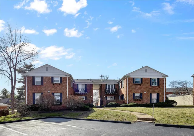 Photo 2 of Condo for sale at 13419 Land O Woods Dr #6, Saint Louis, MO 63141 | MLS# 25014139 | Listing updated on 2025-03-19