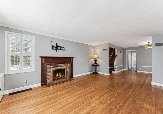 Photo 3 of Single family home for sale at 111 S Brent Ave, Saint Louis, MO 63122 | MLS# 25014144 | Listing updated on 2025-03-19