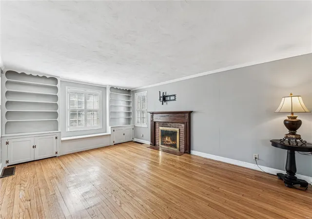Photo 4 of Single family home for sale at 111 S Brent Ave, Saint Louis, MO 63122 | MLS# 25014144 | Listing updated on 2025-03-19