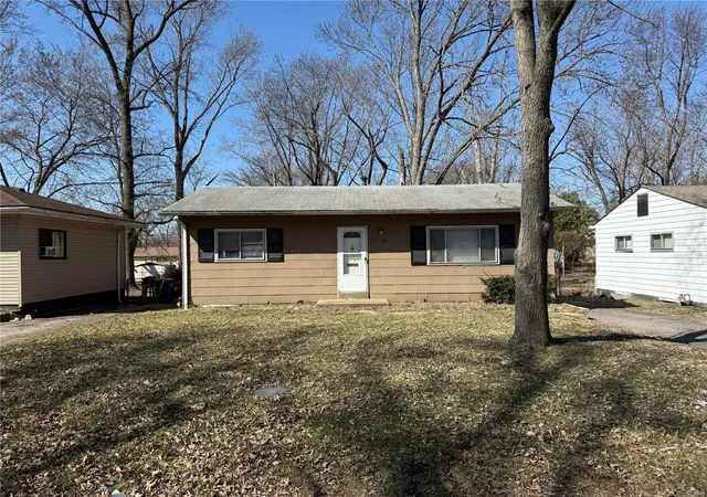 Photo 1 of Single family home for sale at 10521 Earl Dr, Saint Louis, MO 63136 | MLS# 25014154 | Listing updated on 2025-03-17
