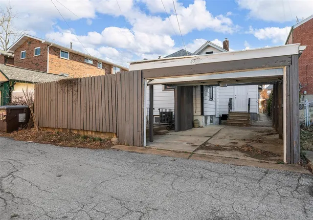 Photo 3 of Single family home for sale at 4511 Jamieson Ave, Saint Louis, MO 63109 | MLS# 25014175 | Listing updated on 2025-03-17