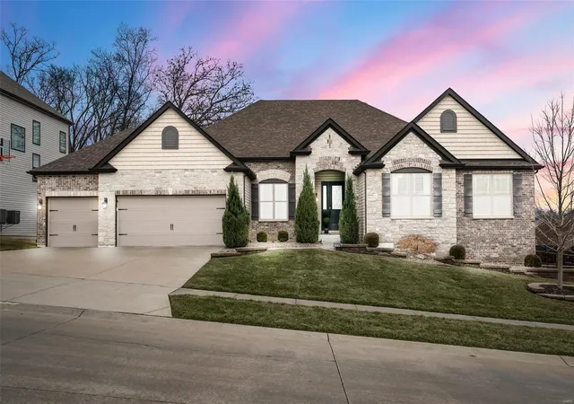 Photo 2 of Sale Pending at 174 Wyndgate Valley Dr, Lake Saint Louis, MO 63367 | MLS# 25014194 | Listing updated on 2025-03-18