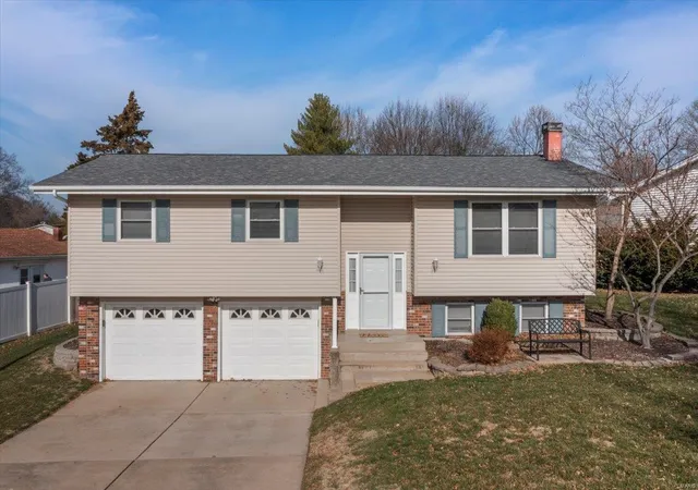 Photo 1 of Sale Pending at 4111 Bridgehampton Dr, Saint Charles, MO 63304 | MLS# 25014197 | Listing updated on 2025-03-18