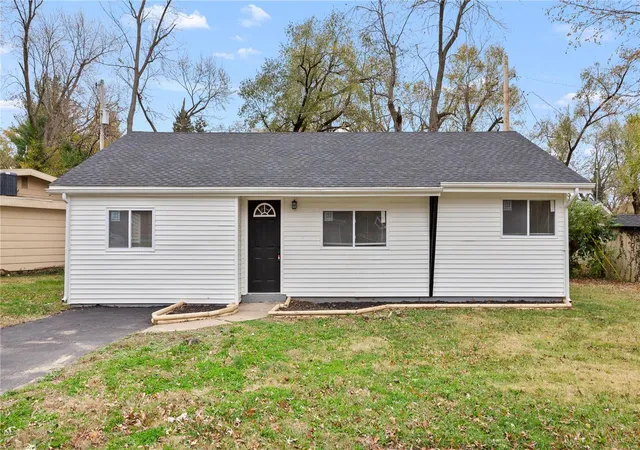 Photo 1 of Single family home for sale at 8356 Midwood Ave, Saint Louis, MO 63134 | MLS# 25014203 | Listing updated on 2025-03-18