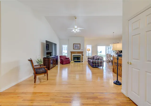 Photo 3 of Sale Pending at 3265 Mango Dr, Saint Charles, MO 63301 | MLS# 25014254 | Listing updated on 2025-03-16