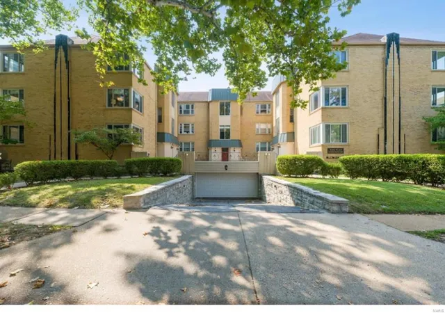 Photo 1 of Condo for sale at 7542 York Dr #1E, Saint Louis, MO 63105 | MLS# 25014275 | Listing updated on 2025-03-13