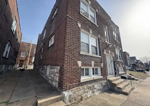 Photo 3 of Sale Pending at 4289 E Kossuth Ave, Saint Louis, MO 63115 | MLS# 25014289 | Listing updated on 2025-03-15