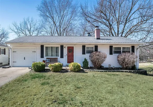 Photo 1 of Sale Pending at 1 Paul Ave, Saint Charles, MO 63301 | MLS# 25014301 | Listing updated on 2025-03-19