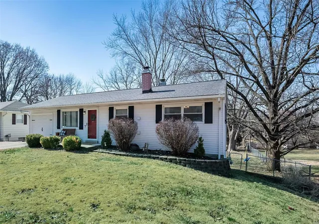 Photo 2 of Sale Pending at 1 Paul Ave, Saint Charles, MO 63301 | MLS# 25014301 | Listing updated on 2025-03-19