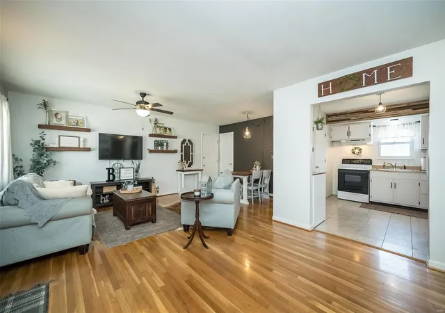 Photo 3 of Sale Pending at 1 Paul Ave, Saint Charles, MO 63301 | MLS# 25014301 | Listing updated on 2025-03-19
