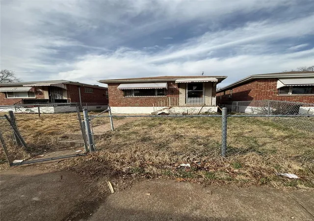 Photo 2 of Single family home for sale at 2719 Keokuk St, Saint Louis, MO 63118 | MLS# 25014308 | Listing updated on 2025-03-27