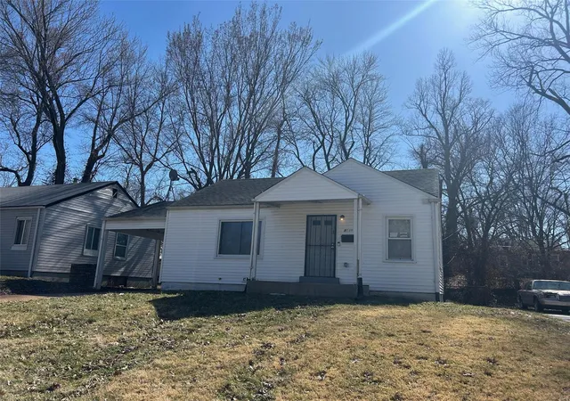 Photo 1 of Single family home for sale at 8010 Busiek Ave, Saint Louis, MO 63134 | MLS# 25014310 | Listing updated on 2025-03-11
