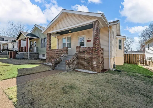 Photo 2 of Single family home for sale at 6216 Hoffman Ave, Saint Louis, MO 63139 | MLS# 25014327 | Listing updated on 2025-03-18