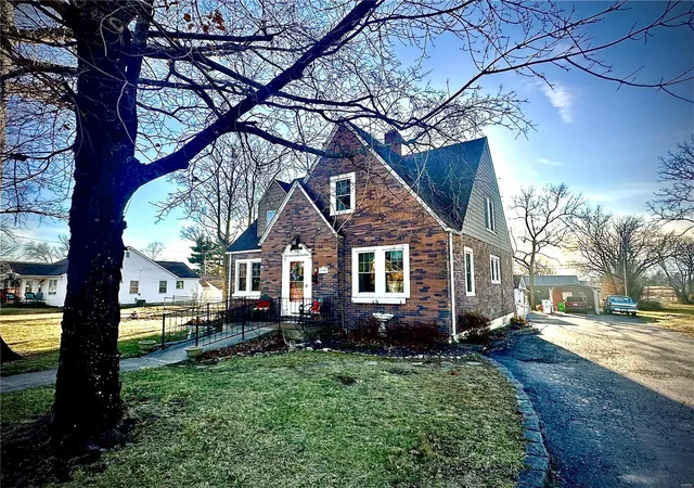 Photo 1 of Sale Pending at 207 S Main St, Licking, MO 65542 | MLS# 25014331 | Listing updated on 2025-03-13