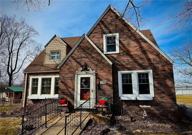 Photo 2 of Sale Pending at 207 S Main St, Licking, MO 65542 | MLS# 25014331 | Listing updated on 2025-03-13