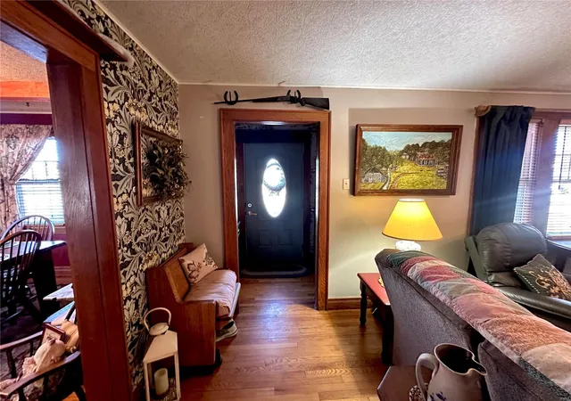 Photo 3 of Sale Pending at 207 S Main St, Licking, MO 65542 | MLS# 25014331 | Listing updated on 2025-03-13