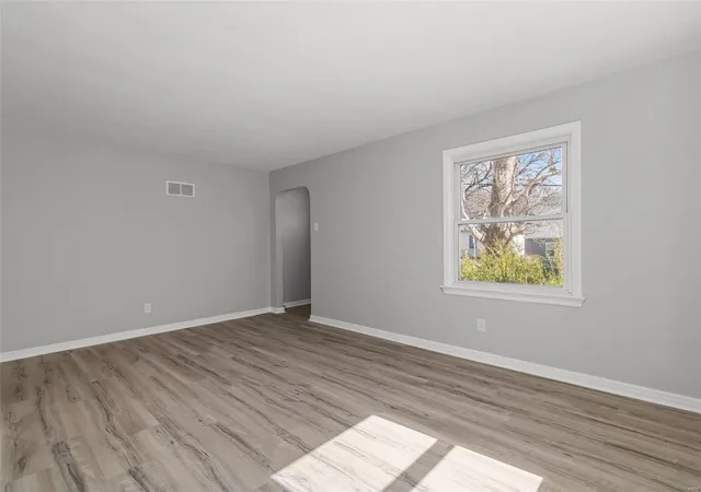 4th image of 401 Millman Dr, Saint Louis, MO 63135 | MLS# 25014332