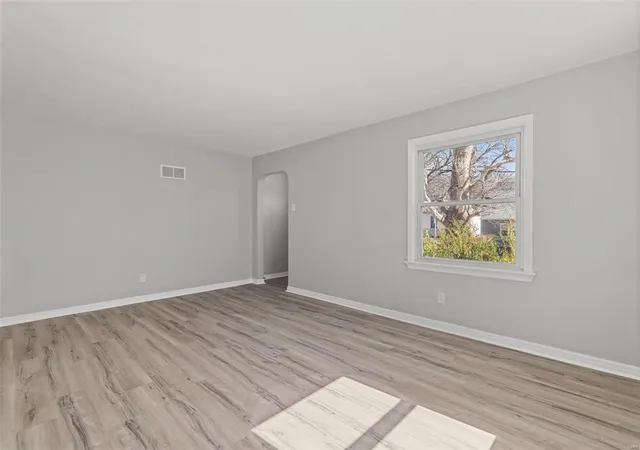 5th image of 401 Millman Dr, Saint Louis, MO 63135 | MLS# 25014332