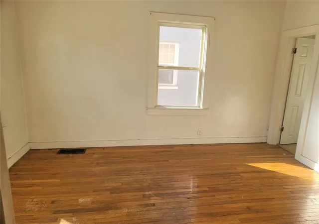 Photo 4 of Single family home for sale at 8215 Braddock Dr, Saint Louis, MO 63132 | MLS# 25014357 | Listing updated on 2025-03-11