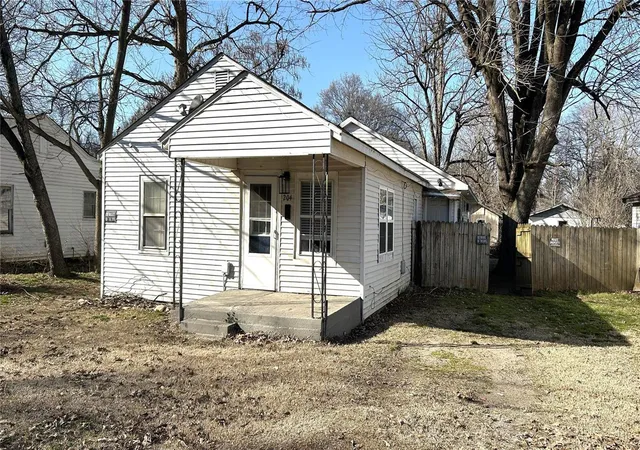 Photo 1 of Single family home for sale at 204 W 8th Street, Kennett, MO 63857 | MLS# 25014375 | Listing updated on 2025-03-11
