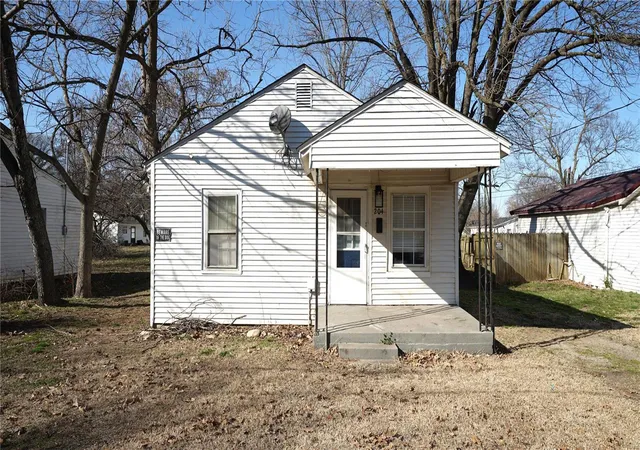 Photo 2 of Single family home for sale at 204 W 8th Street, Kennett, MO 63857 | MLS# 25014375 | Listing updated on 2025-03-11