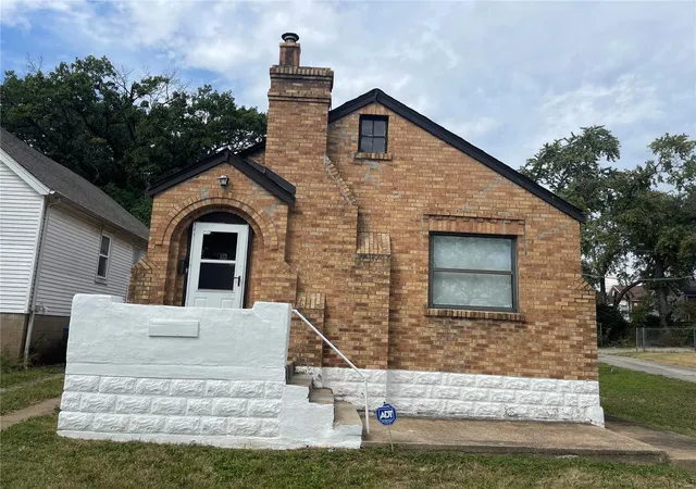Homes for sale in Saint Louis, MO | 1541 Nixon Ave, Saint Louis, MO 63133 | MLS# 25014402