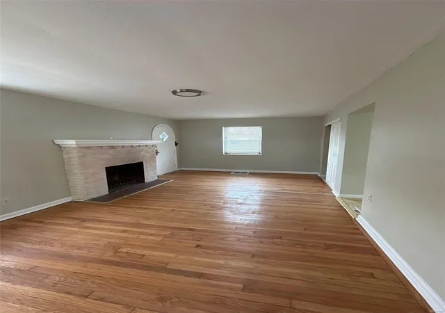Photo 3 of Single family home for sale at 1541 Nixon Ave, Saint Louis, MO 63133 | MLS# 25014402 | Listing updated on 2025-03-11