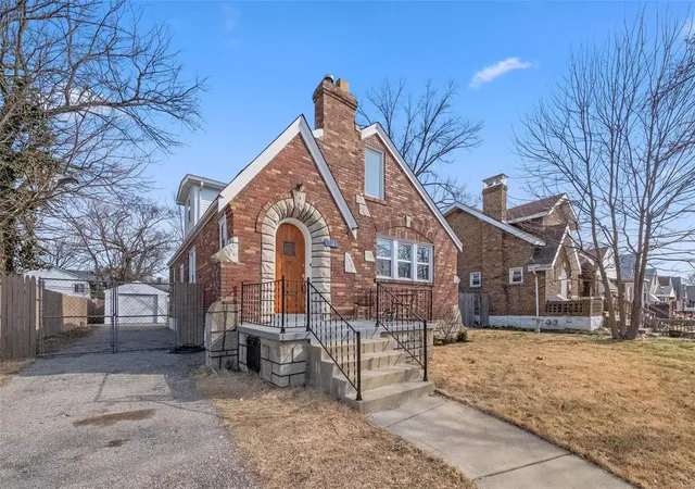 Photo 3 of Single family home for sale at 7049 Plymouth Ave, Saint Louis, MO 63130 | MLS# 25014407 | Listing updated on 2025-03-18