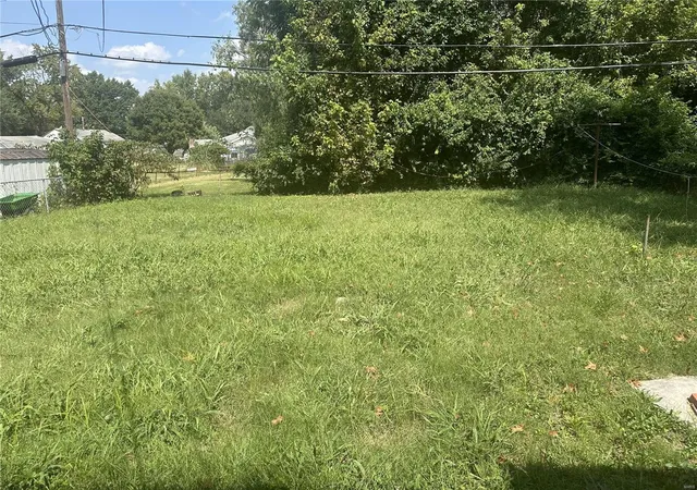 Photo 2 of Single family home for sale at 801 Howell Ave, East Saint Louis, IL 62206 | MLS# 25014428 | Listing updated on 2025-03-11