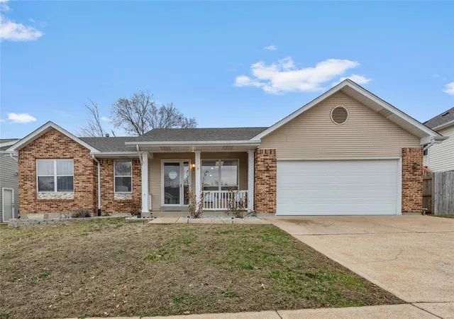 Photo 1 of Sale Pending at 5728 Whitefalls Ct, Saint Louis, MO 63129 | MLS# 25014442 | Listing updated on 2025-03-16